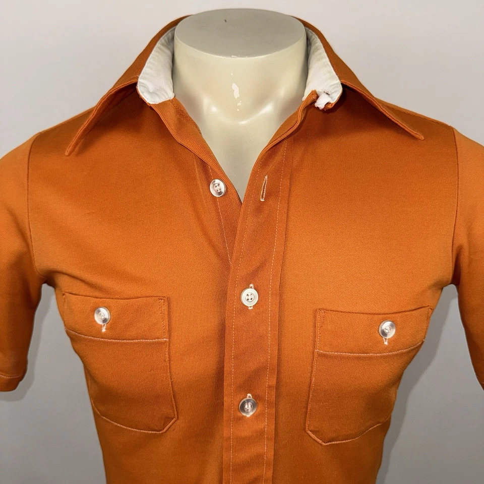 Camisa Doble Flecha Elastizada Poliéster De Colección Años 70 Disco Naranja Quemado Pequeña Para Hombres 14.5 Foto 4 de 4