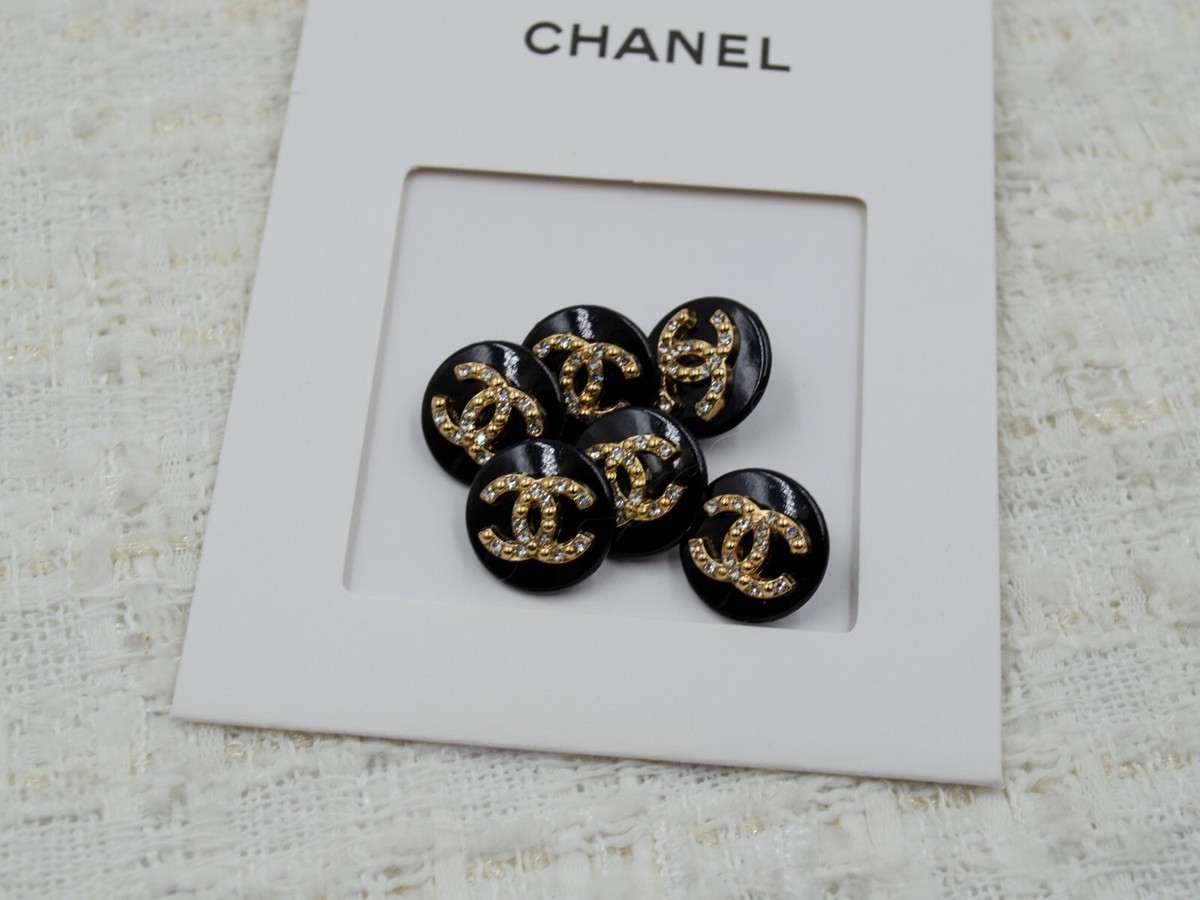 Set of 6 of vintage Chanel buttons. Black with Gold Logo 0.6 in