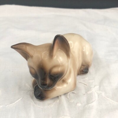 Adorable Rare Vintage Siamese Cat Figurine N C Cameron & Sons Made in Korea