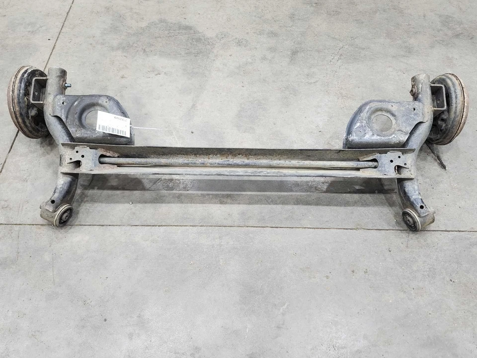 14-19 日产 Versa 1.6L 后梁轴后悬架组件 原始设备制造商 555013WC1B — 第 3/4 张图片