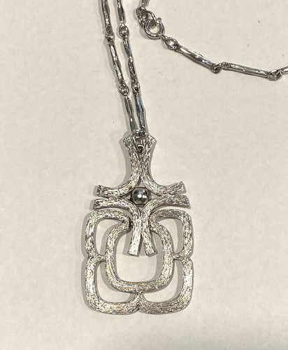 Vintage Avon Modernist Pendant Necklace Silver-Tone w/ Bar Link Chain - Picture 2 of 5