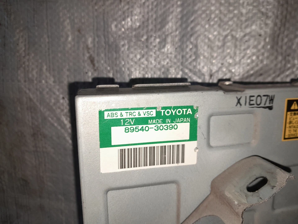 Lexus GS300 GS400 1998 1999 ABS TRC VSC 89540-30390 módulo computador Foto 2 de 2