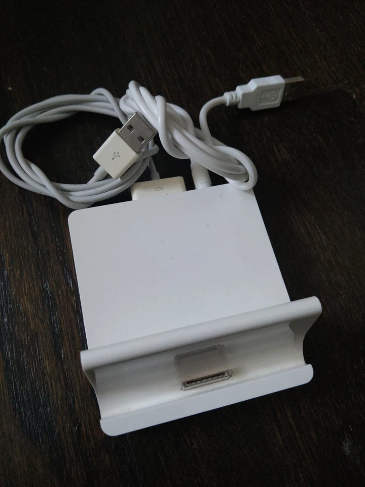 Apple IPAD 2/3 Docking Station Charger Model # A1381 - Image 2 of 4