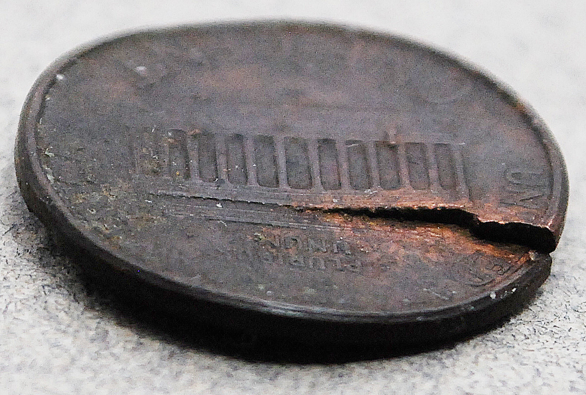 2000-P Lincoln Memorial Cent Penny - Not Cleaned - Ripped Torn