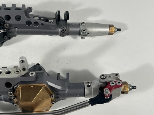 Used Axial Wraith Bomber Front & Rear Ar60 Built Vanquish Crawler Axles - Picture 2 of 24