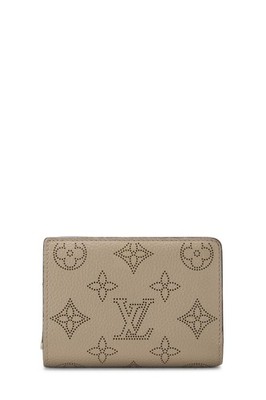 Louis Vuitton Grey Monogram Mahina Clea Wallet - WGACA