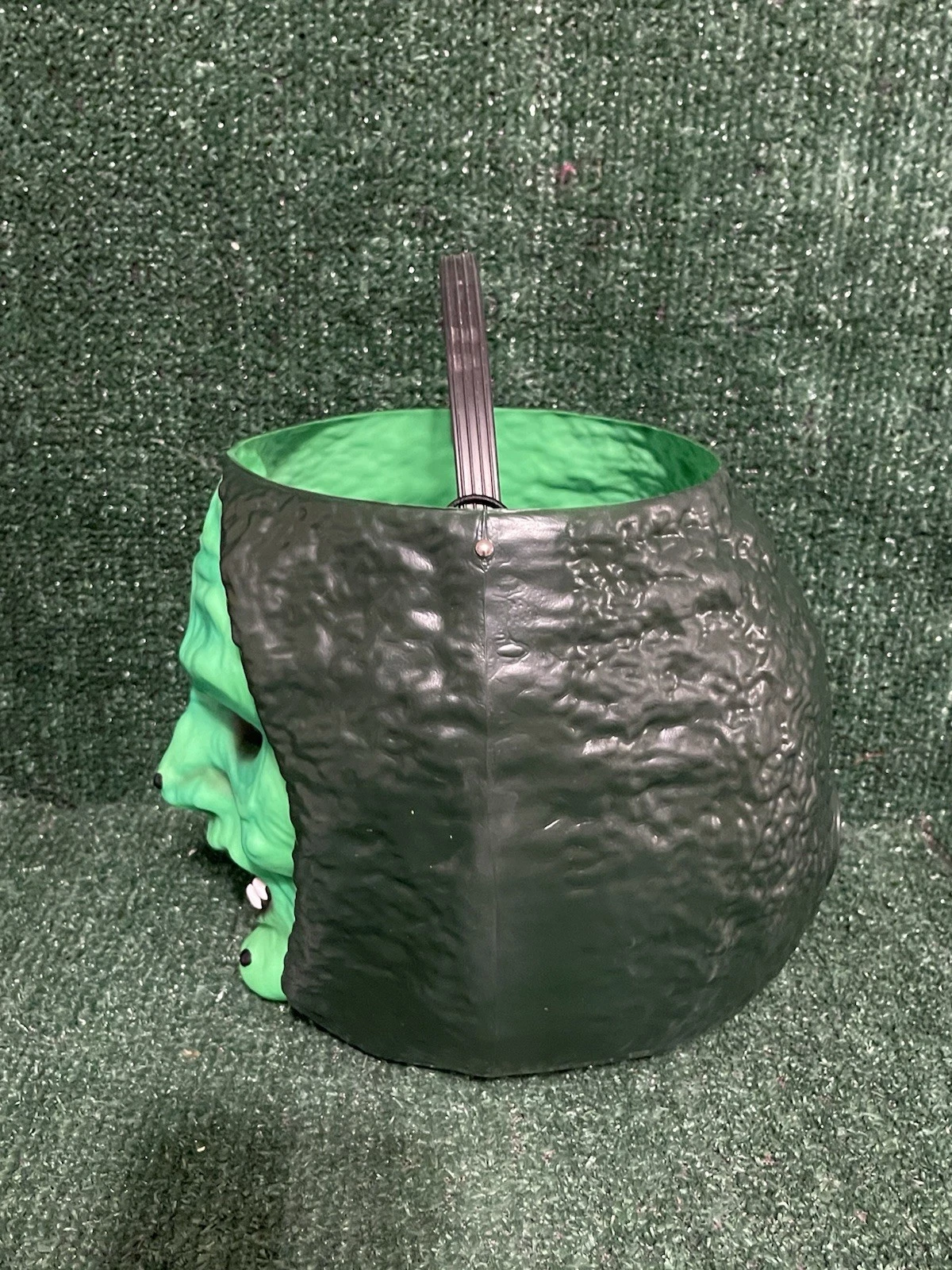 Trick Or Treat Studios Halloween III Silver Shamrock Witch Candy Pail - Thumbnail 4