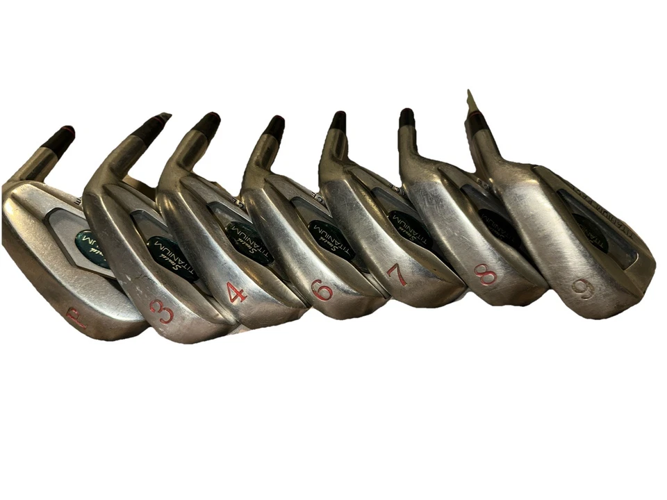 Hierro facial de titanio Stealth Golf P, 3,4,6,7,8,9 grafito regular 5i 38" buen agarre Foto 2 de 4