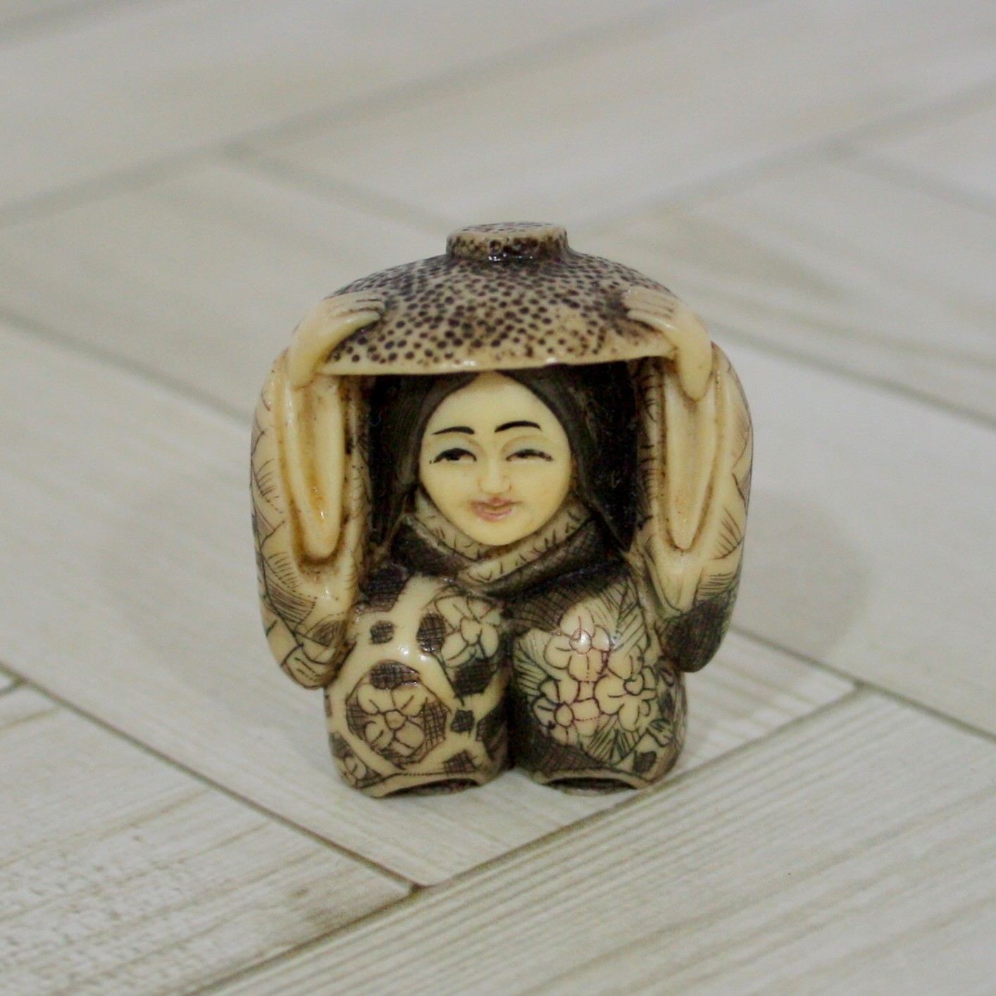 Era Netsuke Old woman signed [Masatoshi] Mixed Materials Sagemono Rare item