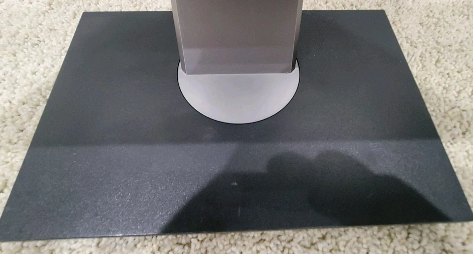 Dell P2214hb 22" LED Widescreen Monitor - IPS, USB Hub, Adjustable Stand - Image 3 of 4