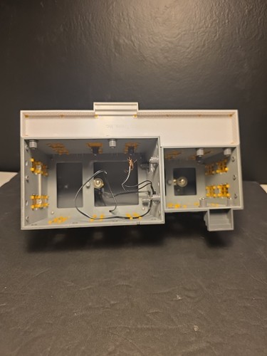MTH 30-9015 O Assembled Country House Gray W/yellow Shutters Lights Up O Scale - Picture 12 of 13