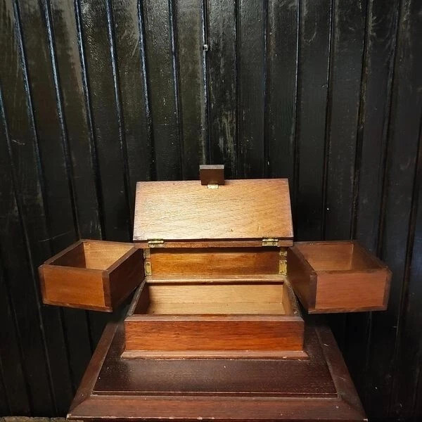 Antiguo cofre de nueces para niños Foto 2 de 4