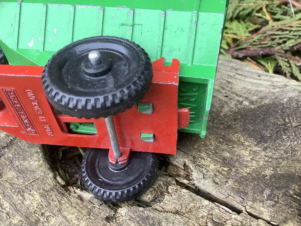 britains farm Ford Tractors Spares & Repairs lone star match box horse