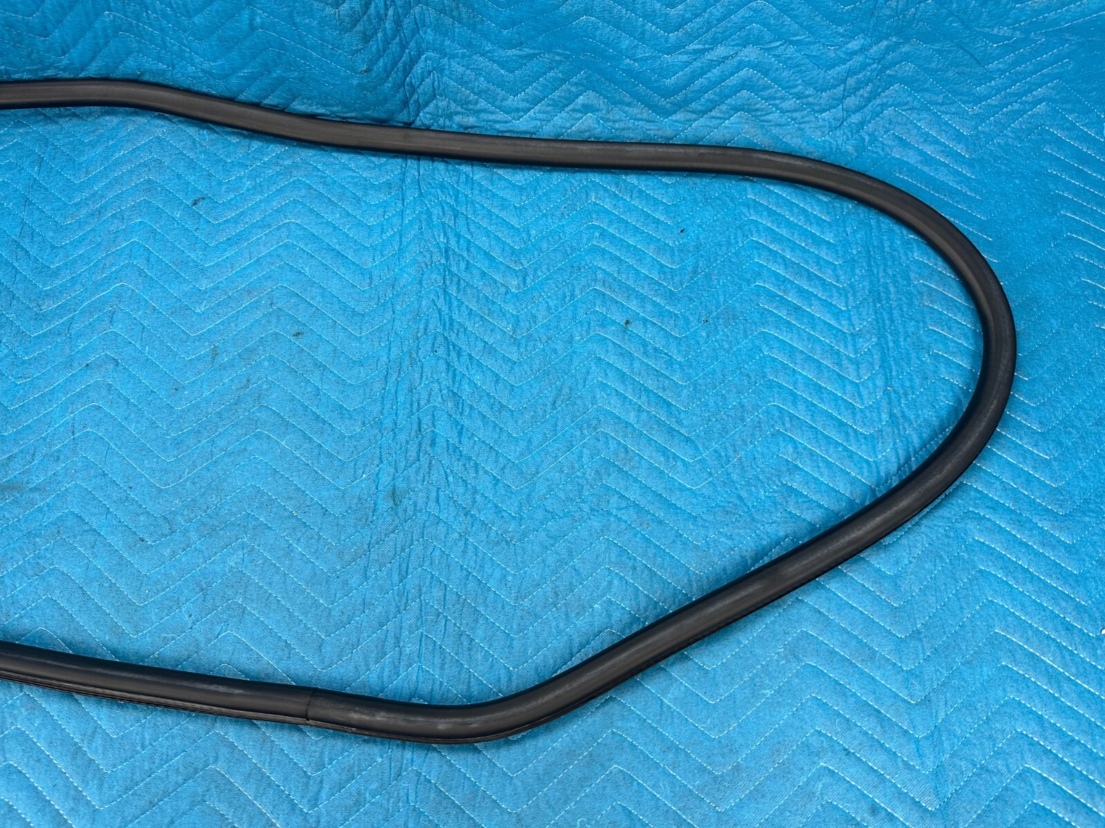 Bentley Flying Spur Rear Door Inner Weatherstrip Seal Driver Side 2006-2012 OEM