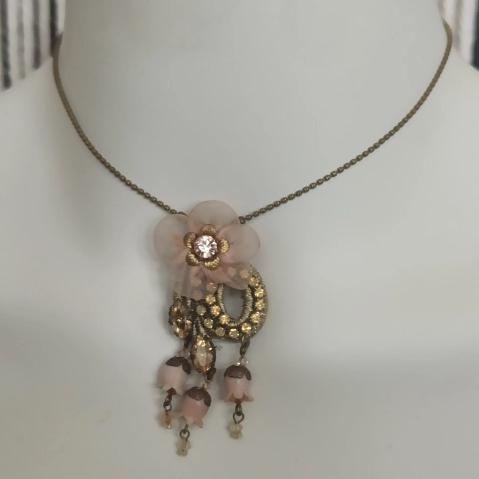 Colar Michal Negrin lótus floral romântico chique gasto rosa pastel renda retrô - Imagem 4 de 4