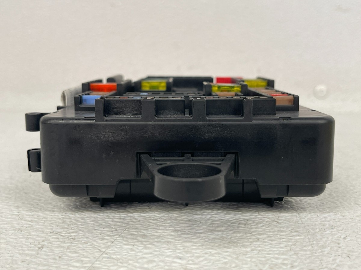 ⭐14-21 BMW 2-SERIES REAR POWER DISTRIBUTION FUSE BOX