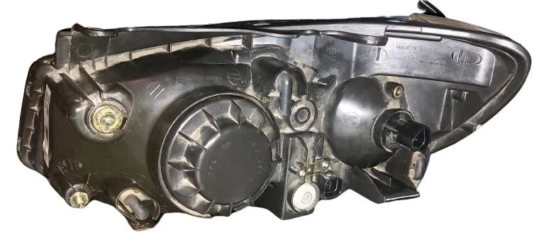 2005 kia spectra Ex passenger headlight - Imagem 2 de 2