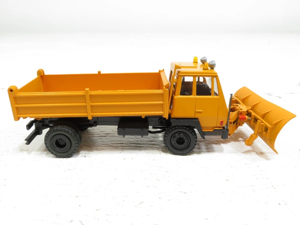 Conrad 3451 Steyr Sump w/ Snow Plow LN - Image 3 of 4