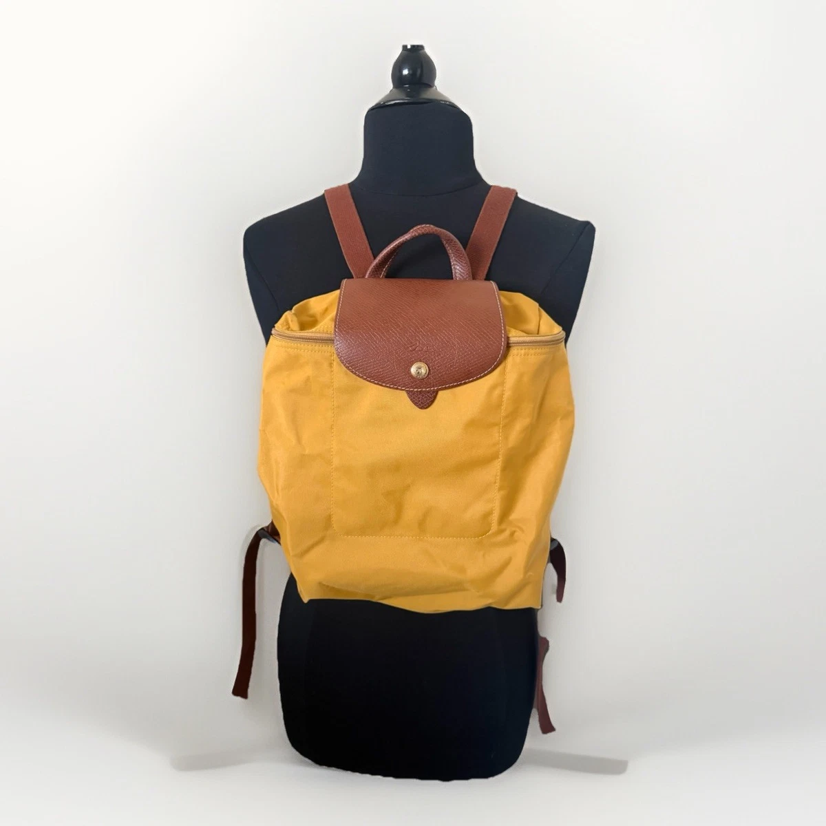 Longchamp Yellow Leather Backpack with Front Zip Pockets Yellow Longchamp Backpacks for Women - Vestiaire Collective main image 3