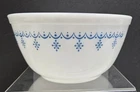 PYREX Snowflake Garland #402 Mixing Bowl Blue White 1 1/2 QT