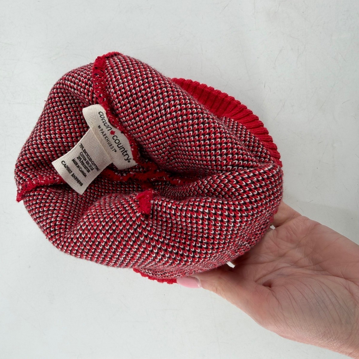 Parkhurst Beanie Women OS Red Black Sheep Princess Diana  display picture 2