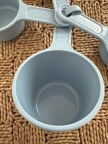 Vintage Rubbermaid Nesting Measuring Cups Blue 4 Pc Set 8315 Ring Servin Saver - Picture 7 of 22