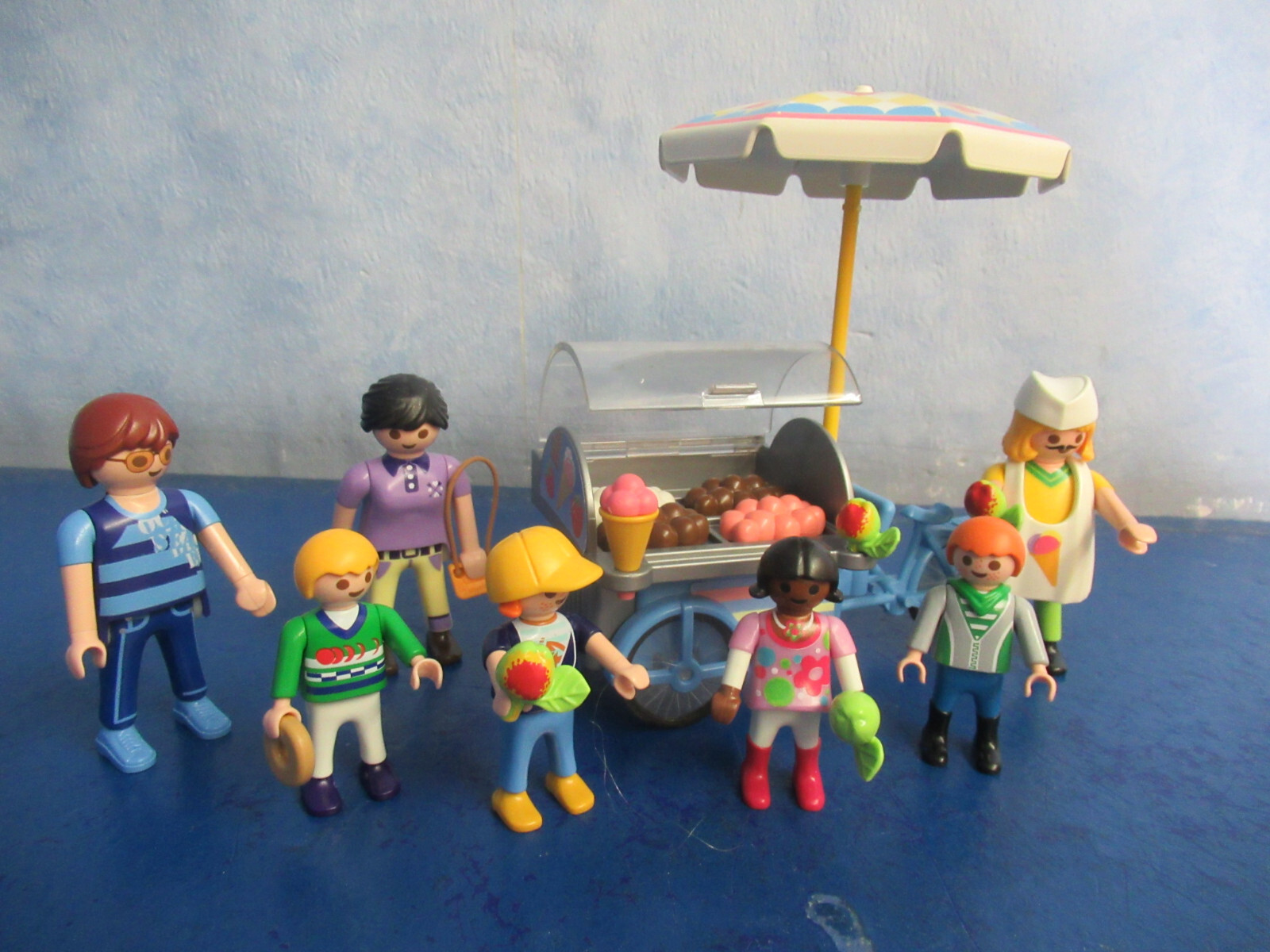 Familie mit Kinder an Eisstand Eis Figuren City Life Playmobil 1429