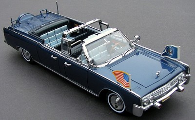 SOLD OUT!! Yatming Kennedy 1961 Lincoln X-100 Limo 1:24