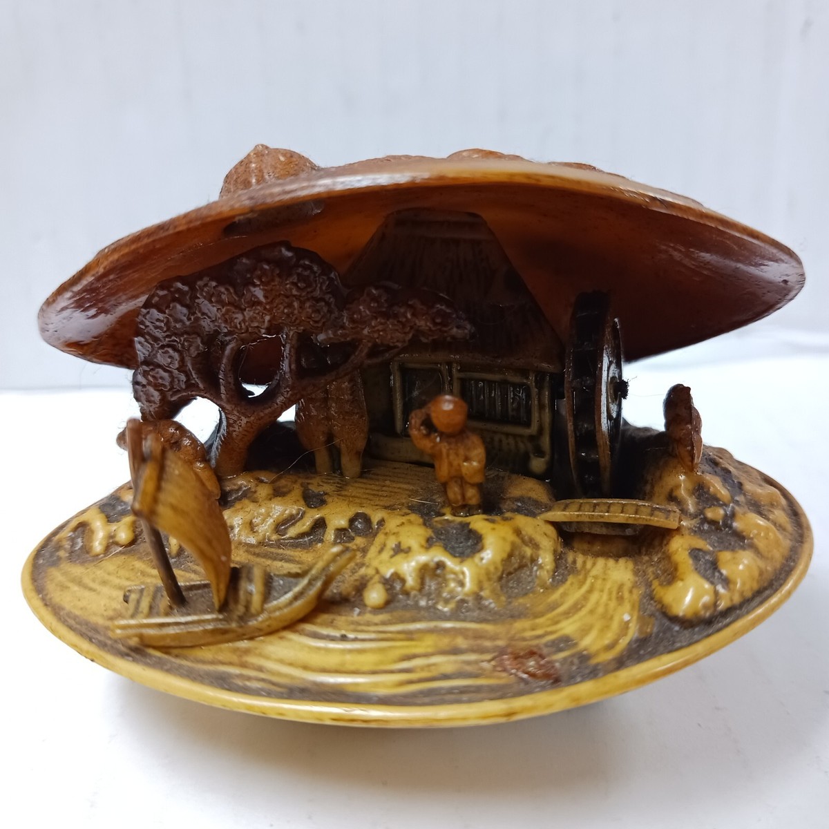 Celluloid Diorama Clam Shell Japanese Vintage Art Miniature