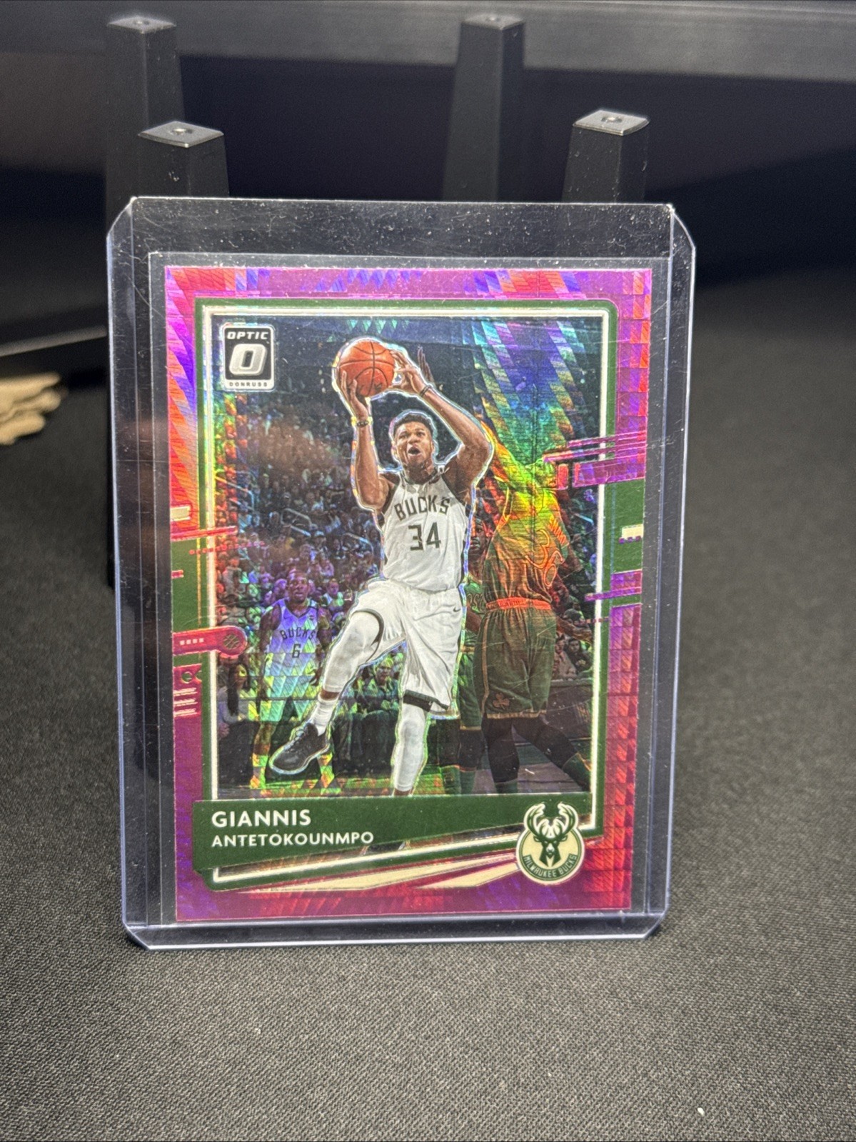 2020-21 Panini Donruss Optic - Giannis Antetokounmpo #29 Pink Hyper Prizm