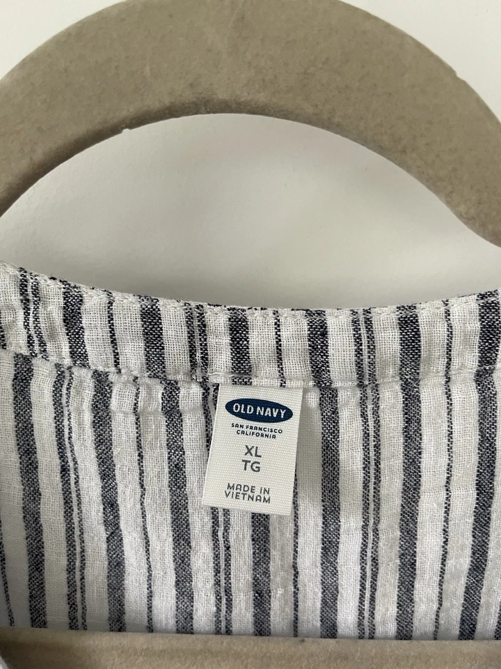 Old Navy Women’s Short Flutter Sleeve Linen Gray White Striped V-Neck Top Sze XL - Image 2 of 4