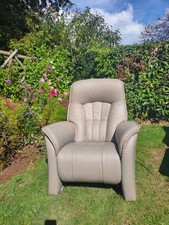 Himolla Cumuly Electric Riser/Recliner Chair with Integrated Footrest. 🚚*.