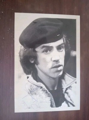 Robert Lindsay Citizen Smith Signed  6 x 4 Photograph 