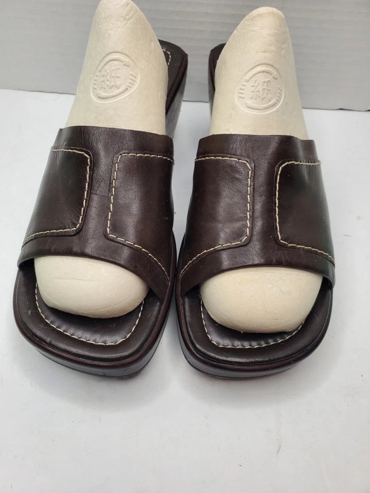 Sandálias anabela de couro marrom biqueira aberta Westies 7 M femininas muito limpas - Imagem 4 de 4