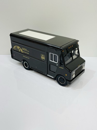 UPS diecast truck P70D 1996 Grumman Olson 1/32 Scale promotional item - Picture 3 of 11