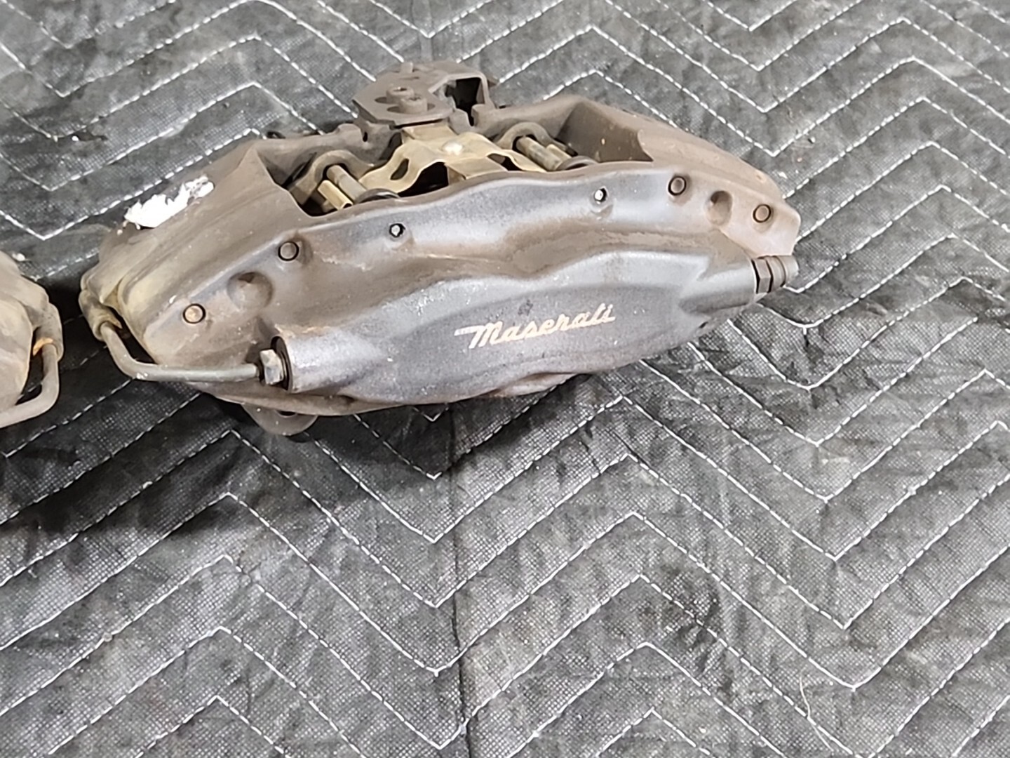 Set 2 Rear Left Right Brake Caliper Black OEM Maserati Ghibli 2015 #0045