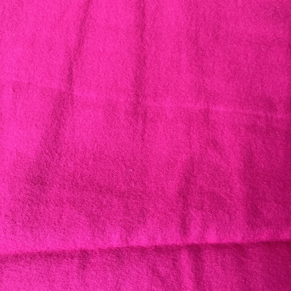 Tela de franela rosa caliente lisa 1 1/8 yarda 44" de ancho suave y acogedora Foto 4 de 4