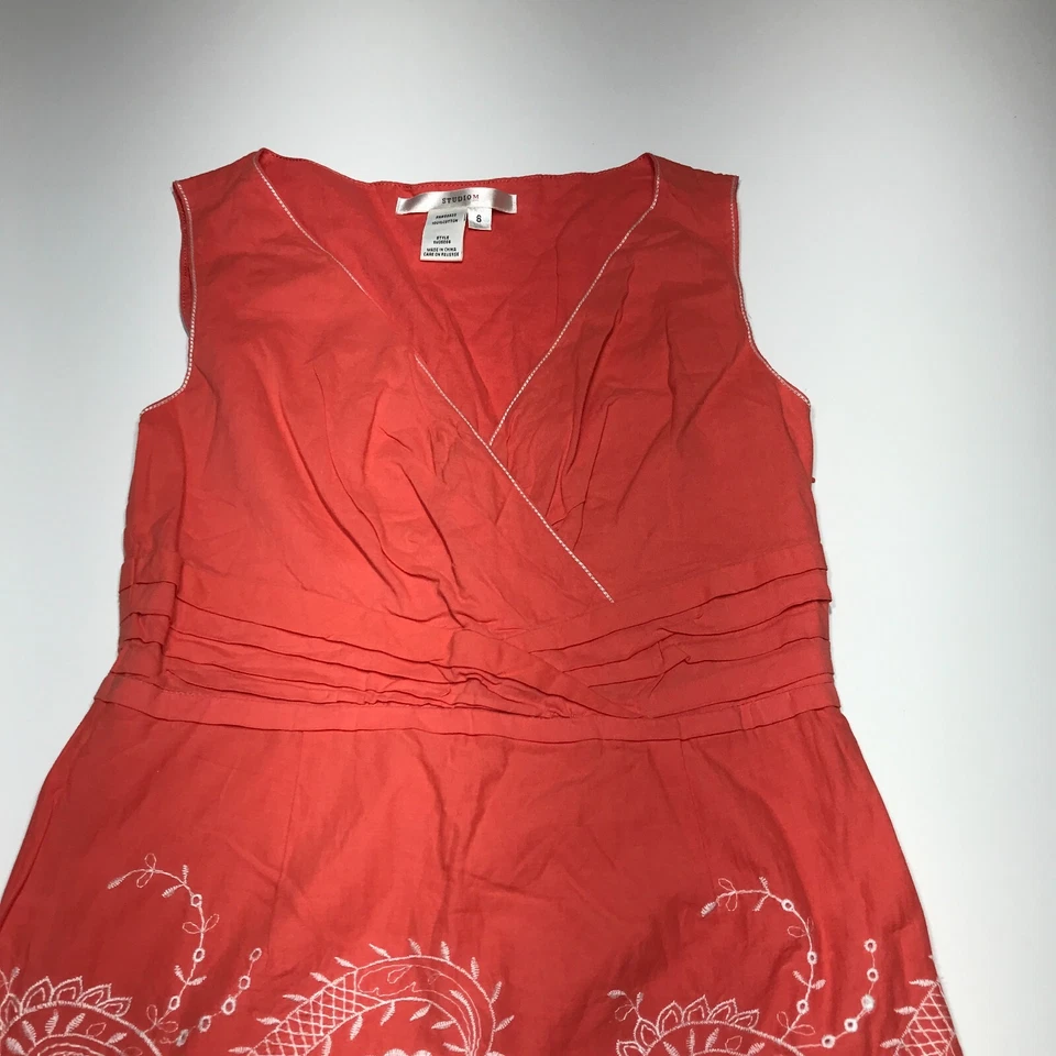 Studio M 连衣裙 6 码无袖佩斯利刺绣平纹交叉紧身衣 — 第 3/4 张图片