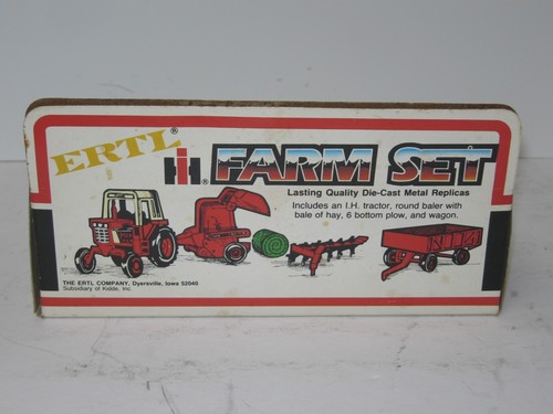 1/64 INTERNATIONAL 5088 4 PIECE FARM SET SILVER RIMS NIB 1980 vintage - Picture 3 of 3