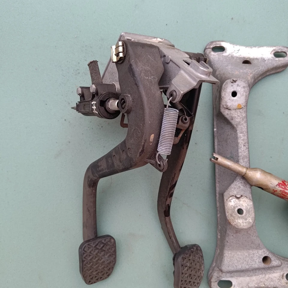 Soporte de montaje de transmisión manual BMW E46 316 318 palanca de cambios embrague pedales de freno LH Foto 2 de 4