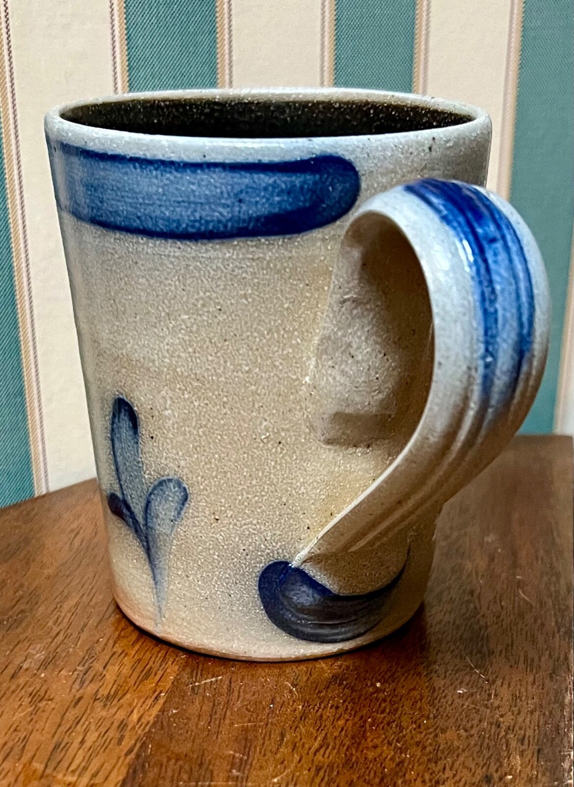 Taza de café de gres hecha a mano Rowe Pottery Works 1992 bronceado y cobalto