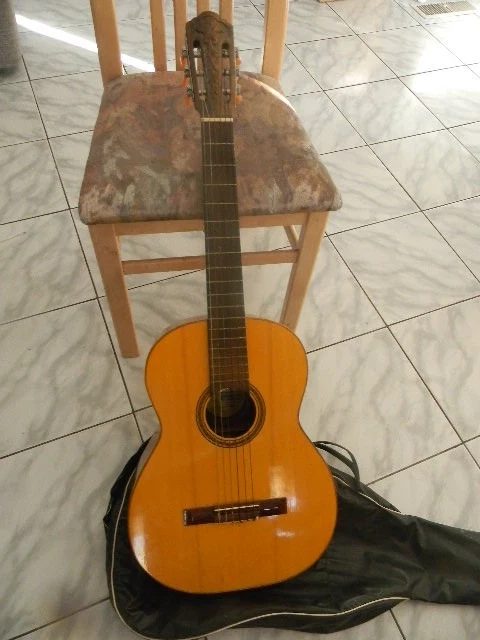 Picture 1 of 9