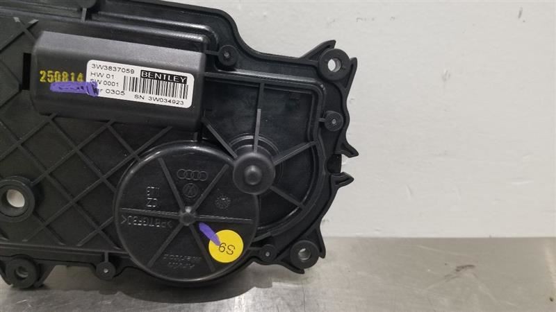 Bentley Continental GT FRONT+RIGHT Door lock actuator P/N 3W3837059