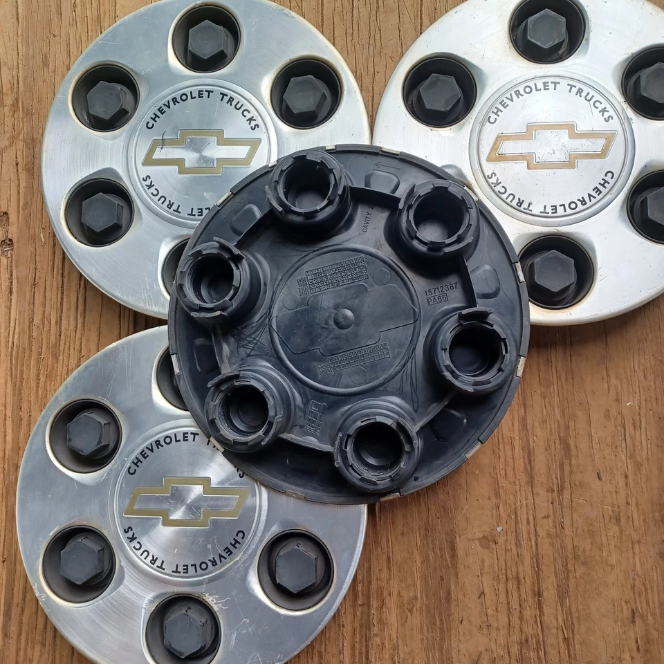 Juego tapa central Chevy Silverado 1500 (4 piezas) 1999-2008 pieza # 15712387 S2 Foto 3 de 3