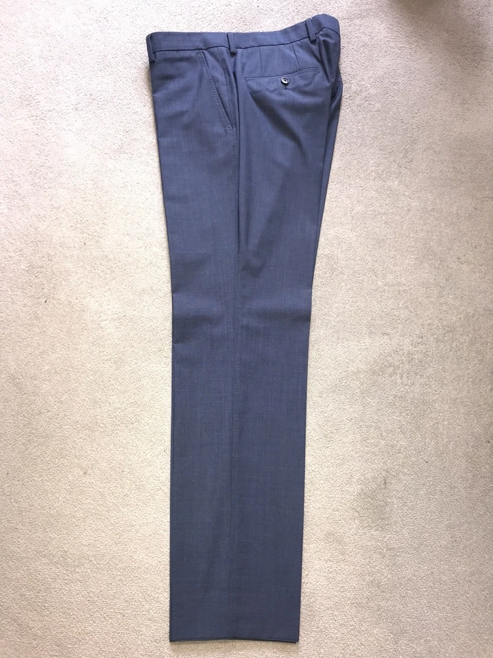 HUGO BOSS - Slim Fit 3 Piece BLUE WOOL SUIT - 40 Reg - W34 L32 - GORGEOUS - Image 2 of 4