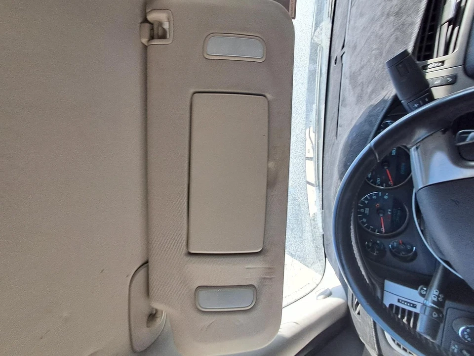 Used Left Sun Visor fits: 2009 Chevrolet Avalanche 1500 new style smooth door sk - Imagem 2 de 4