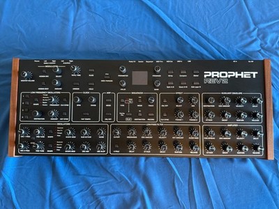 Dave Smith Instruments Prophet Rev2 8 Voice Synthesizer