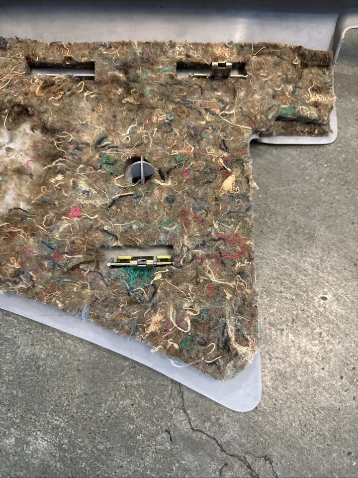 ***1988-1994 Chevy C/K 1500 Right Passenger Kick Panel Trim OEM Light Gray *** — 第 4/4 张图片