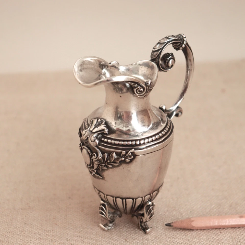 Jarra de crema francesa de plata del siglo XIX jarra de leche ornamentada con patas olla antigua Foto 2 de 4