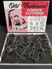 SET OF 9 VINTAGE OLD FASHION COOKIE CUTTERS HOLIDAY DESIGNES ORIGINAL BOX EXCELL